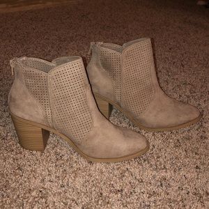 Taupe Ankle Boots 💛